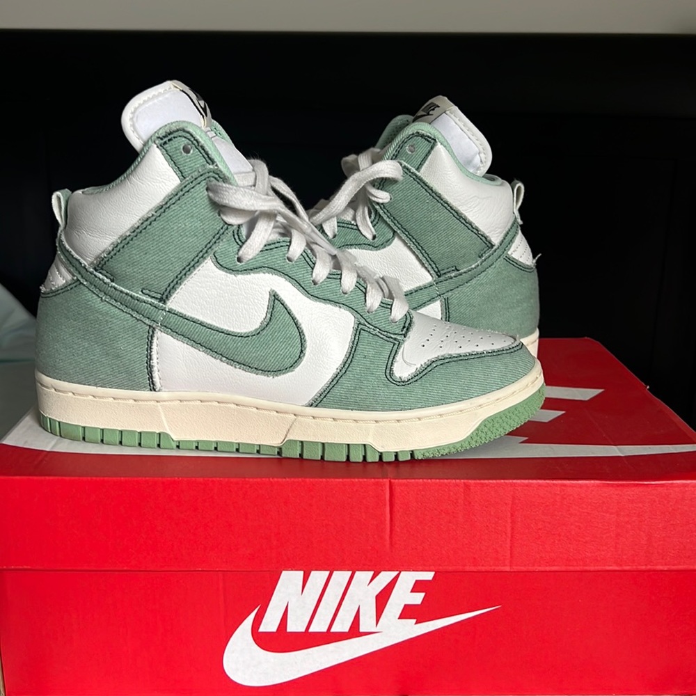 Women’s Nike Dunk HI 1985 in Enamel Green